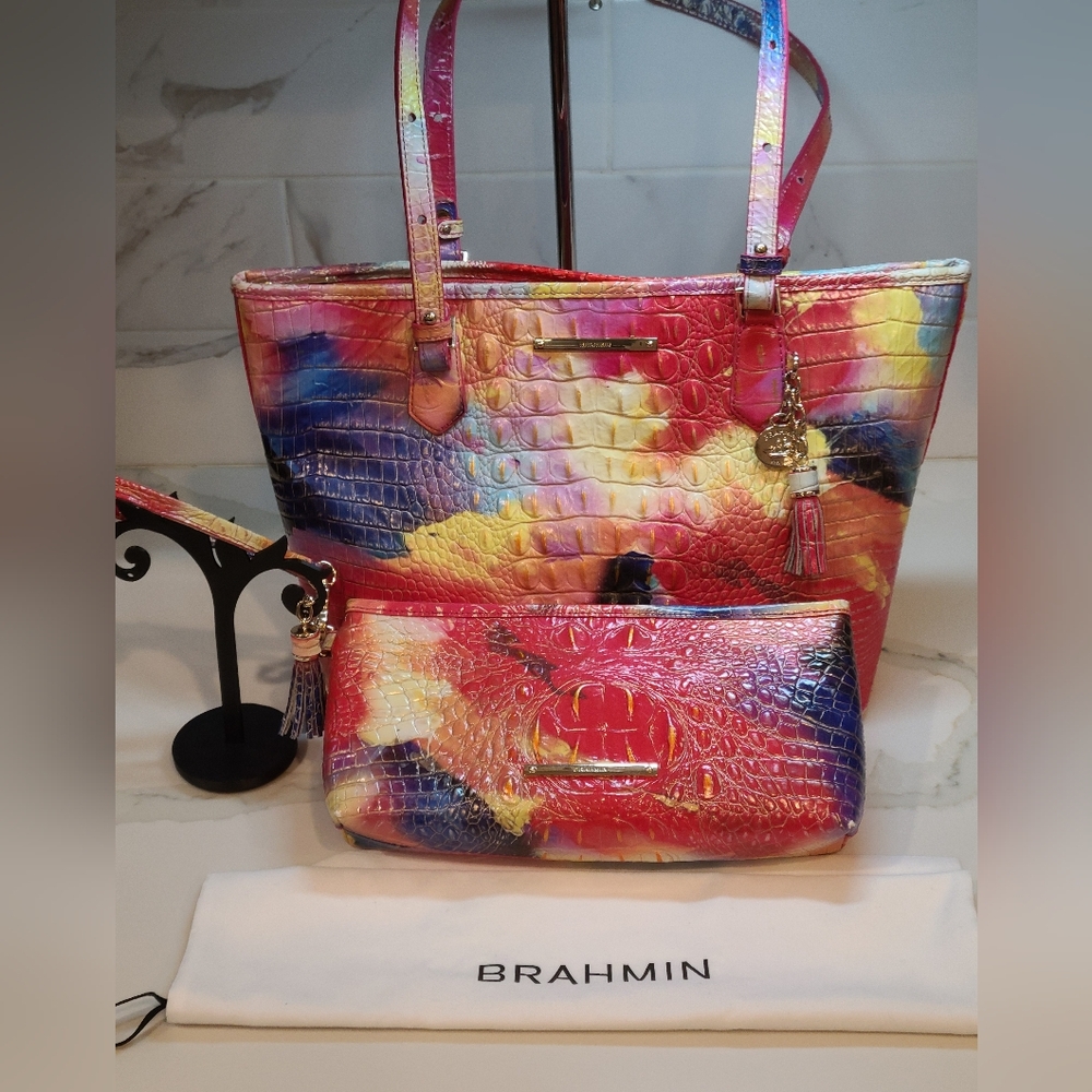 Brahmin Medium Asher Tote Dandy with matching Kayla Wristlet EUC ART - Picture 4 of 9